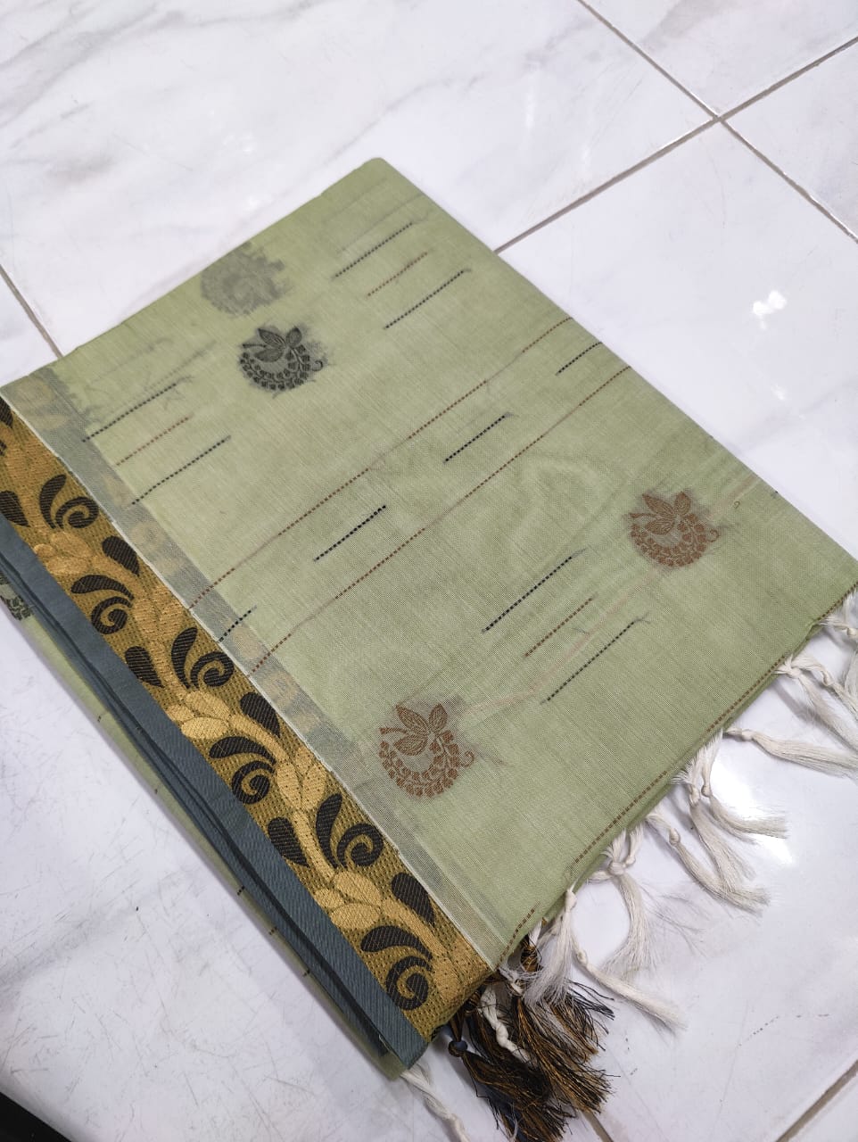 Hand woven  Pure 80 Count Cotton Saree