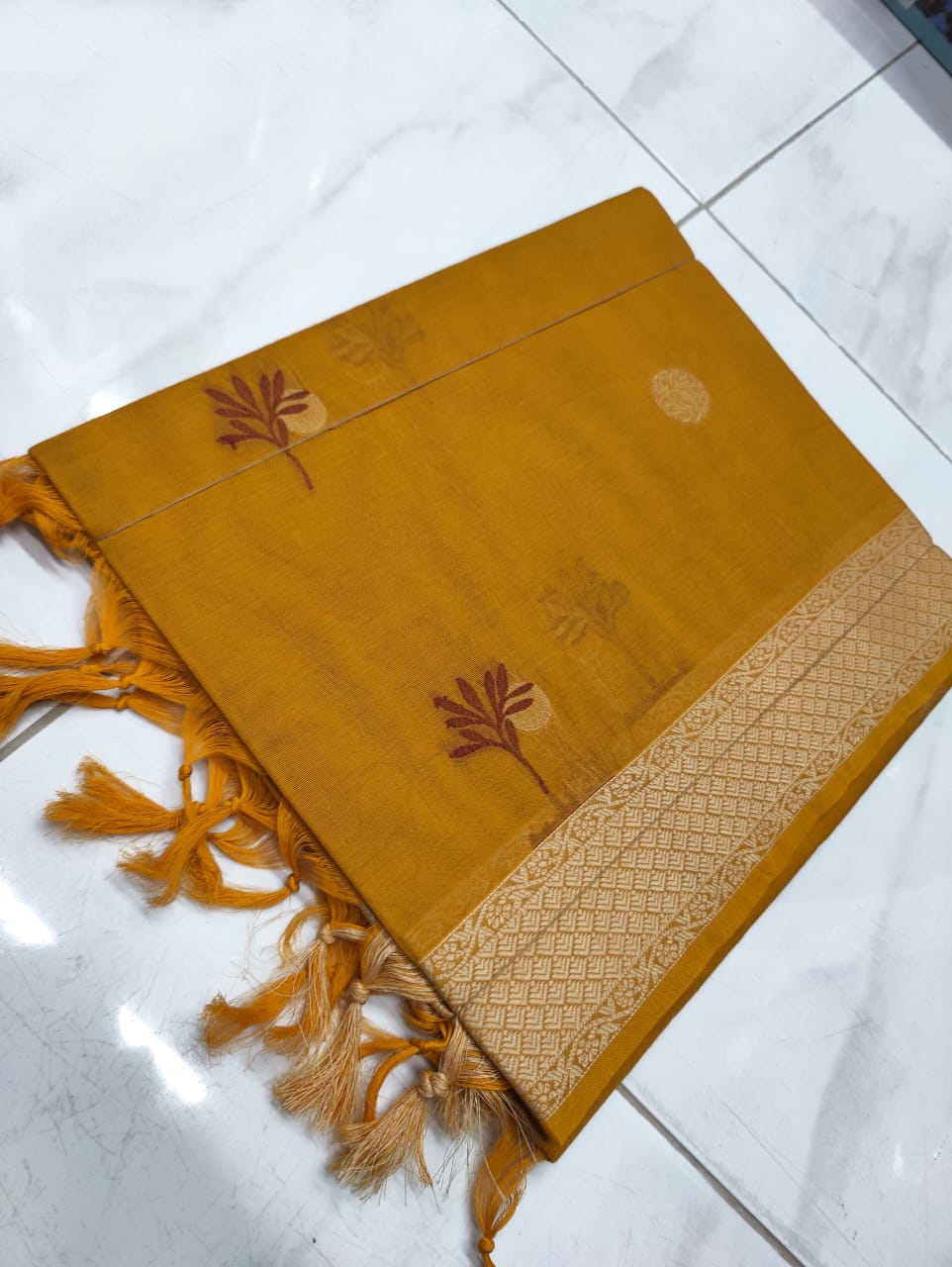 Hand woven  Pure 80 Count Cotton Saree