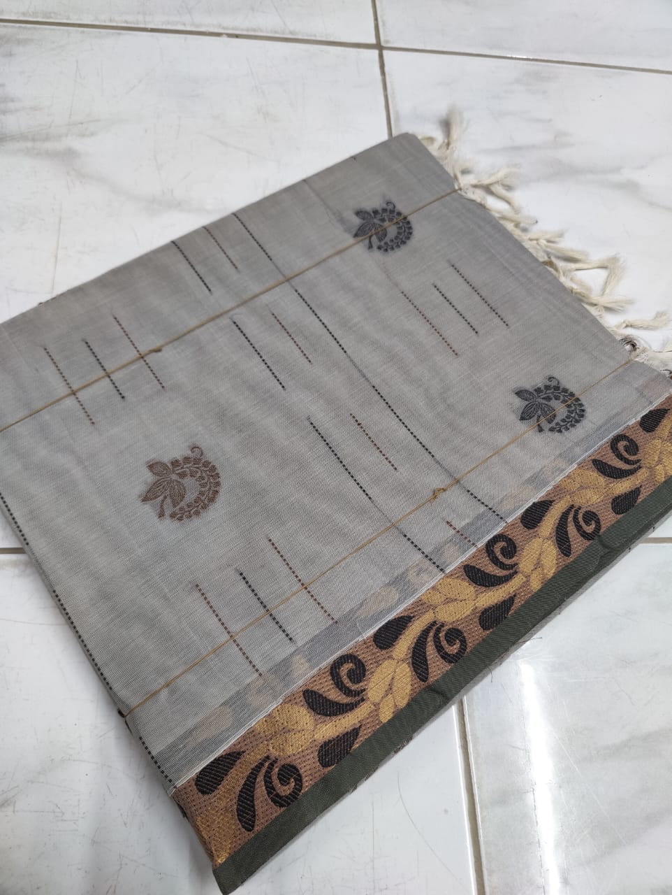Hand woven  Pure 80 Count Cotton Saree
