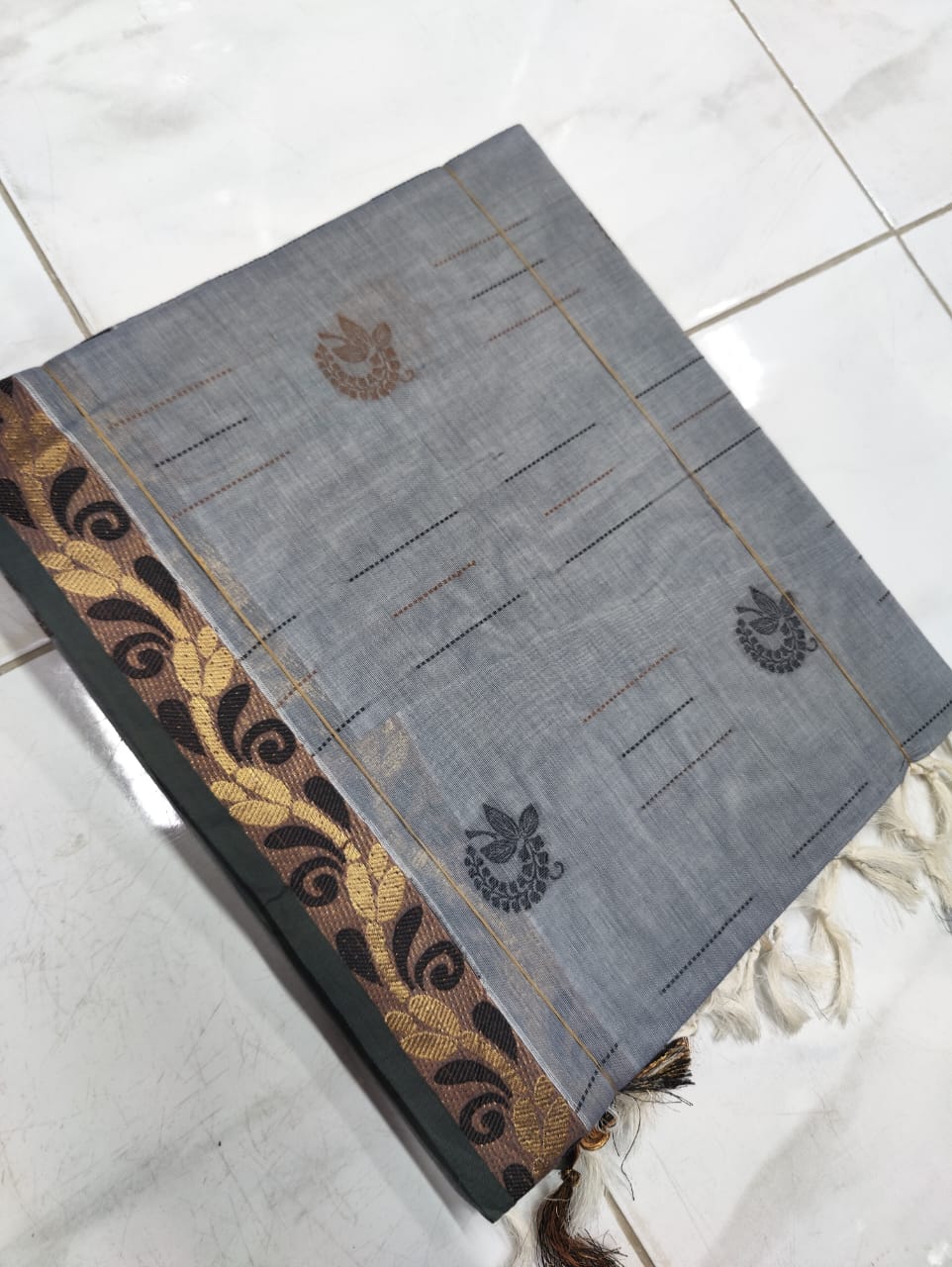 Hand woven  Pure 80 Count Cotton Saree