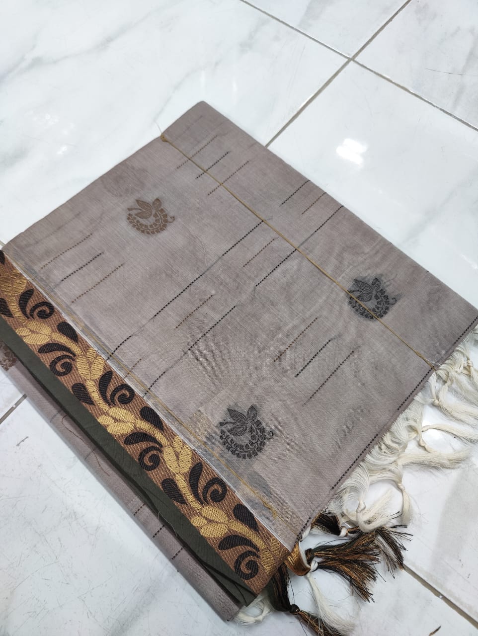 Hand woven  Pure 80 Count Cotton Saree