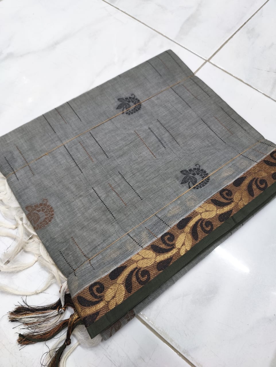 Hand woven  Pure 80 Count Cotton Saree